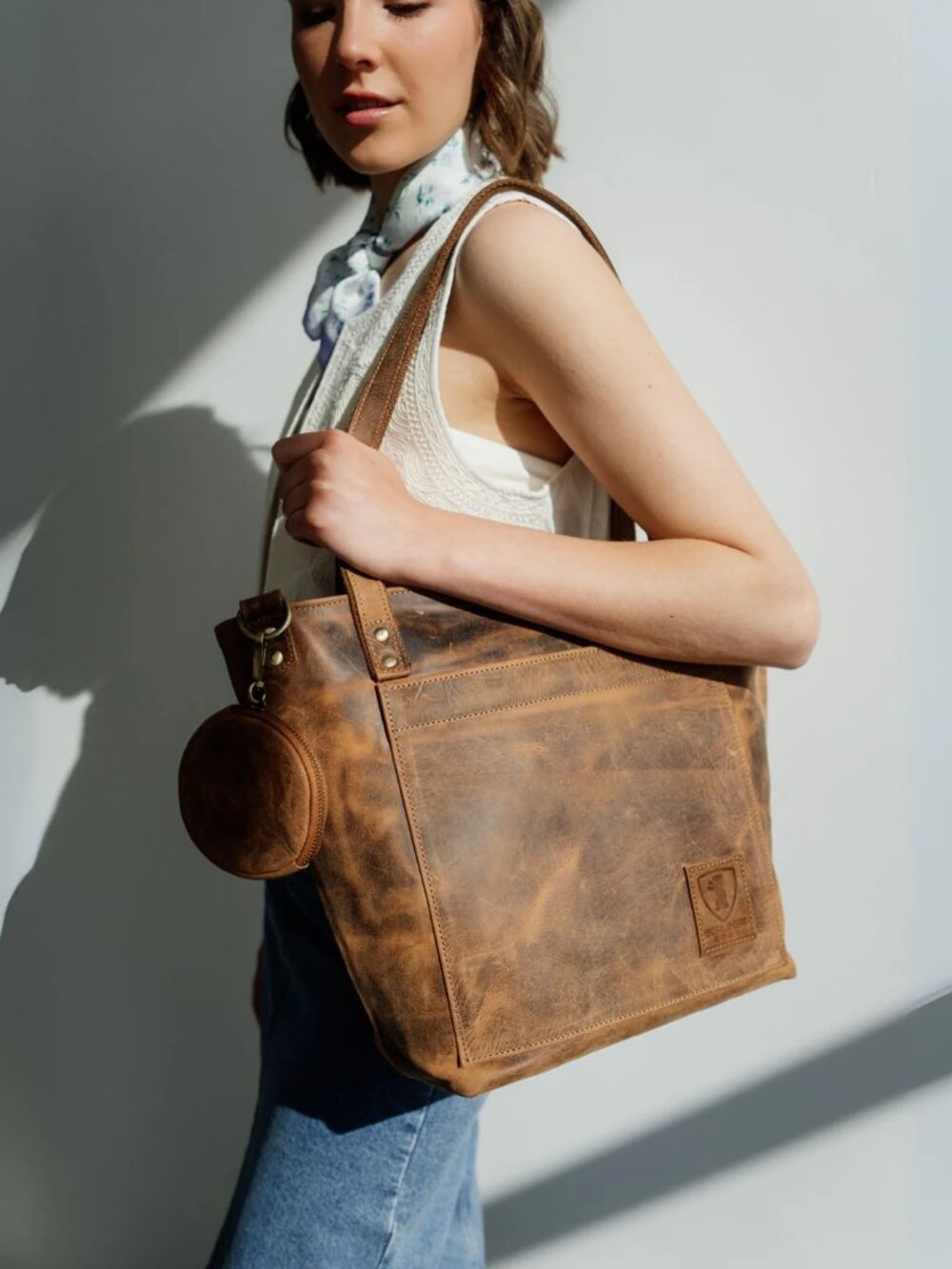 Berliner Bags Verona Leather Tote – Walnut Brown Shoulder / Crossbody Bag - Picture 4 of 9